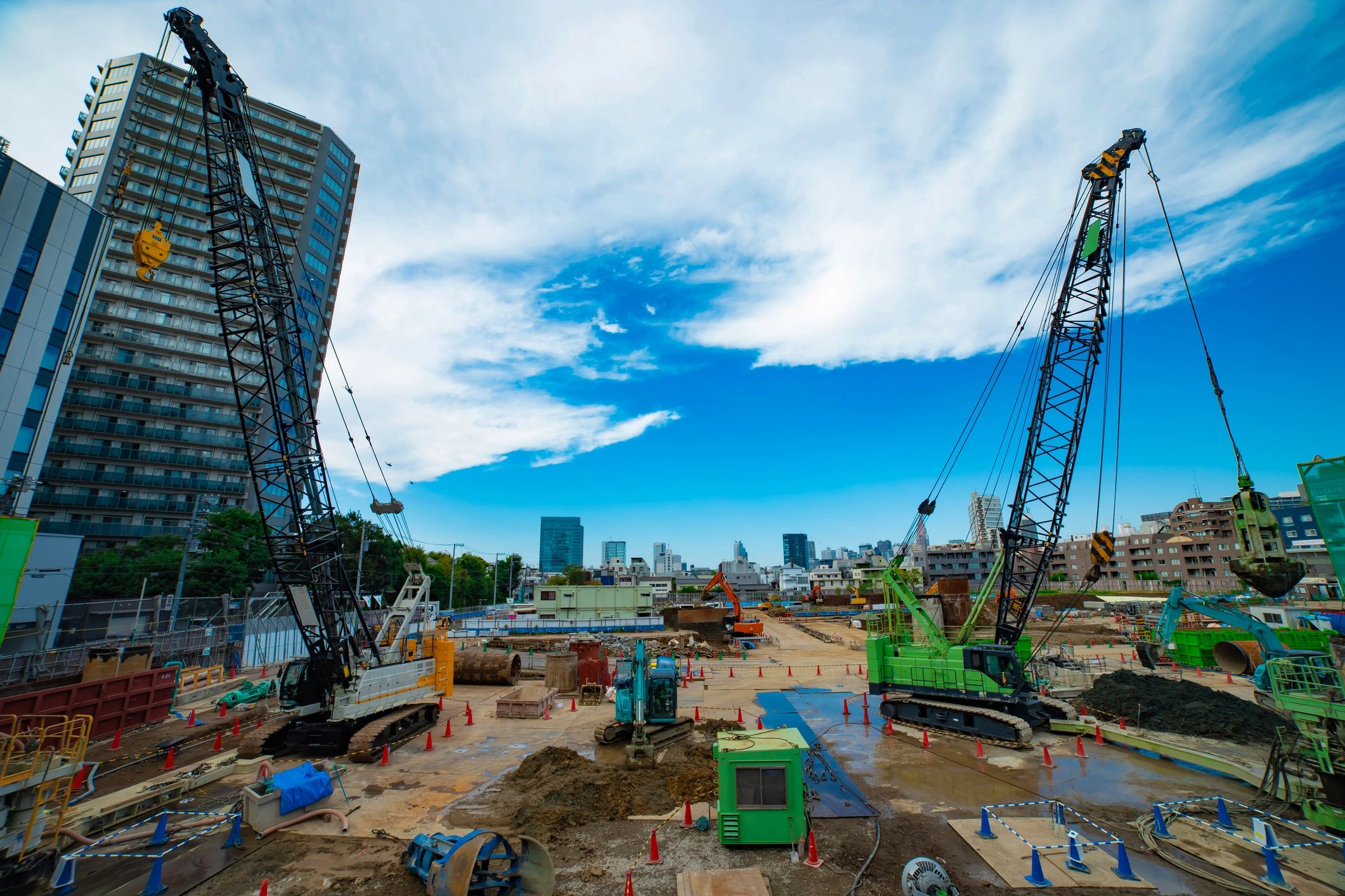 Construction project management at active site